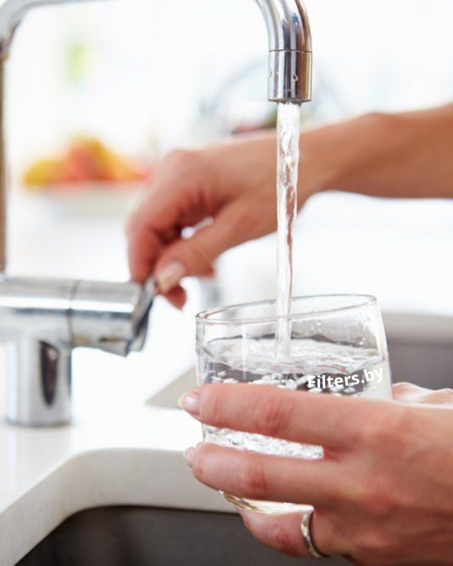 Чем опасна вода из под крана