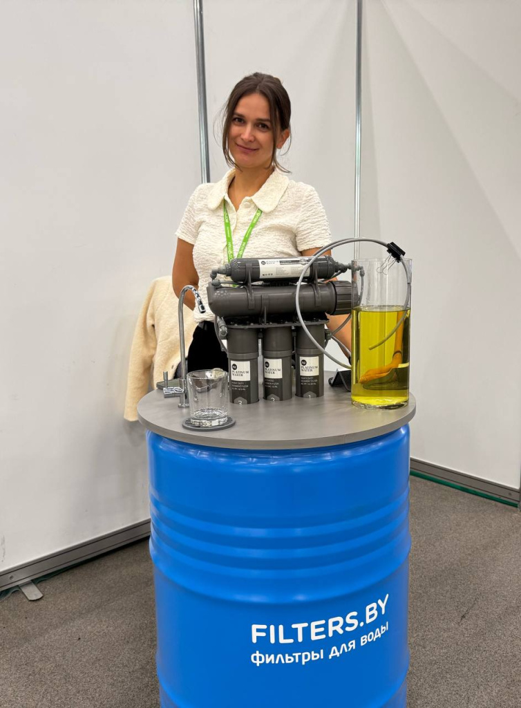Суламита за презентацией на стенде PLATINUM WATER